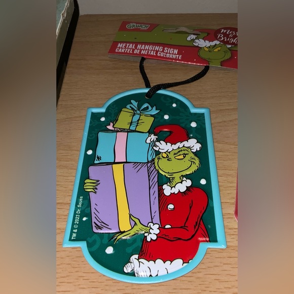 Dr. Seuss The Grinch Metal Wall Hanging Sign Bundle - Picture 3 of 10
